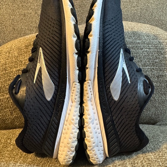 Brooks Adrenaline GTS 20 Women’s Black and White Mesh Running Sneakers Size 7.5 - Picture 6 of 11